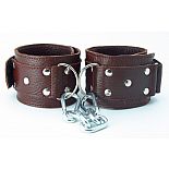 <strong>Коричневые кожаные наручники </strong> <br />
Кожаные наручники потрясающего коричневого цвета. <div class="charTableblock"><div><span>Материал</span>: кожа</div><div><span>Цвет</span>: другой</div><div><span>Производитель</span>: БДСМ арсенал, Россия</div></div> Коричневые кожаные наручники  
Кожаные наручники потрясающего коричневого цвета.