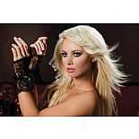 <strong>Короткие перчаточки из кружева</strong> <br />
Соблазнительные кружевные перчатки без пальцев черного цвета, которые отлично дополнят сексуальный образ как в паре с платьем, так и без него! Перчатки украшены атласным бантиком. <div class="charTableblock"><div><span>Цвет</span>: белый</div><div><span>Производитель</span>: Seven`til Midnight, США</div><div><span>В наличии</span>: S-M-L, белый</div></div> Короткие перчаточки из кружева 
Соблазнительные кружевные перчатки без пальцев черного цвета, которые отлично дополнят сексуальный образ как в паре с платьем, так и без него! Перчатки украшены атласным бантиком.