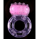 <strong>Виброкольцо с пупырышками 47206-MM</strong> <br />
"Эрекционное кольцо с вибрацией. <div class="charTableblock"> </div> Виброкольцо с пупырышками 47206-MM 
"Эрекционное кольцо с вибрацией.