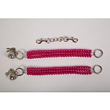 <strong>Наножники жемчужные красные 47500-1-MM</strong> <br />
"Красивые наножники из красного жемчуга с замочками в виде сердца  и четырьмя ключиками. <div class="charTableblock"><div><span>Цвет</span>: красный, розовый</div></div> Наножники жемчужные красные 47500-1-MM 
"Красивые наножники из красного жемчуга с замочками в виде сердца  и четырьмя ключиками.