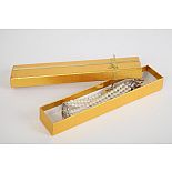 <strong>Наручники жемчужные белые 47501-2-MM</strong> <br />
 <div class="charTableblock"><div><span>Цвет</span>: белый</div></div> Наручники жемчужные белые 47501-2-MM