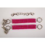 <strong>Наручники жемчужные красные 47501-1-MM</strong> <br />
 <div class="charTableblock"><div><span>Цвет</span>: красный, розовый</div></div> Наручники жемчужные красные 47501-1-MM