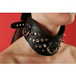 <strong>Ошейник на кожаной подкладке, украшенный шипами</strong> <br />
Кожаный подшипый ошейник, украшенный шипами, клепками и тремя кольцами. Безопасные шипы искусственно затуплены. Размер легко регулируется. Анатомическая форма специально для комфорта ношения. <div class="charTableblock"><div><span>Материал</span>: кожа</div><div><span>Производитель</span>: Подиум, Россия</div></div> Ошейник на кожаной подкладке, украшенный шипами 
Кожаный подшипый ошейник, украшенный шипами, клепками и тремя кольцами. Безопасные шипы искусственно затуплены. Размер легко регулируется. Анатомическая форма специально для комфорта ношения.