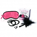 <strong>Набор для игр из маски, наручников и кисточки Tickle Me E22013</strong> <br />
Набор для игры, состоящий из пластиковых наручников, маски на глаза и перьевой кисточки. <div class="charTableblock"> </div> Набор для игр из маски, наручников и кисточки Tickle Me E22013 
Набор для игры, состоящий из пластиковых наручников, маски на глаза и перьевой кисточки.