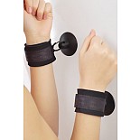 <strong>Наручники черные</strong> <br />
Наручники с присоской выполненные из современного материала - мягкого пенистого неопрена, ламинированного шелковистым спандексом, (относятся к классу Soft-bondage), прекрасный аксессуар для начинающих. <div class="charTableblock"><div><span>Материал</span>: текстиль</div><div><span>Цвет</span>: черный</div><div><span>Производитель</span>: Sitabella, Россия</div></div> Наручники черные 
Наручники с присоской выполненные из современного материала - мягкого пенистого неопрена, ламинированного шелковистым спандексом, (относятся к классу Soft-bondage), прекрасный аксессуар для начинающих.