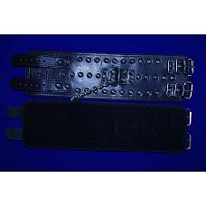 <strong>Чёрные наножники с фиксирующей цепочкой и декоративной отделкой</strong> <br />
Наножники подшитые велюром, с декоративной строчкой, декорированные металлической фурнитурой, с фиксирующей цепочкой, со сварным D-кольцом, зафиксированным полосой и хольнитенами.<div class="charTableblock"> </div> Чёрные наножники с фиксирующей цепочкой и декоративной отделкой 
Наножники подшитые велюром, с декоративной строчкой, декорированные металлической фурнитурой, с фиксирующей цепочкой, со сварным D-кольцом, зафиксированным полосой и хольнитенами.