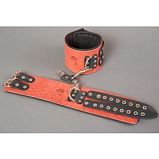 <strong>Красные кожаные оковы с чёрными ремнями</strong> <br />
Широкие поножи ручной работы № это Ваш помощник в реализации самых необузданных БДСМ фантазий.<div class="charTableblock"><div><span>Материал</span>: кожа</div><div><span>Цвет</span>: красный, розовый</div><div><span>Производитель</span>: Подиум, Россия</div></div> Красные кожаные оковы с чёрными ремнями 
Широкие поножи ручной работы № это Ваш помощник в реализации самых необузданных БДСМ фантазий.