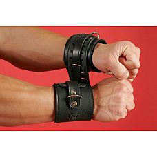 <strong>Широкие наручники без пряжки</strong> <br />
Широкие наручники ручной работы № это ваш помощник в реализации самых необузданных фантазий в БДСМ-играх.<div class="charTableblock"><div><span>Материал</span>: кожа</div><div><span>Цвет</span>: черный</div><div><span>Производитель</span>: Подиум, Россия</div></div> Широкие наручники без пряжки 
Широкие наручники ручной работы № это ваш помощник в реализации самых необузданных фантазий в БДСМ-играх.