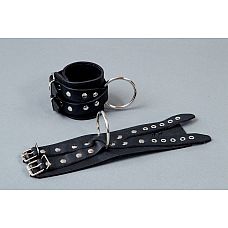 <strong>Чёрные кожаные наручники  Крест </strong> <br />
Широкие наручники ручной работы - это Ваш помощник в реализации самых необузданных БДСМ-фантазий.<div class="charTableblock"><div><span>Материал</span>: кожа</div><div><span>Производитель</span>: Подиум, Россия</div></div> Чёрные кожаные наручники  Крест  
Широкие наручники ручной работы - это Ваш помощник в реализации самых необузданных БДСМ-фантазий.