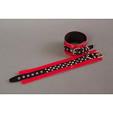 <strong>Наручники из красной лакированной кожи на мягкой подкладке </strong> <br />
Наручники ручной работы № это ваш помощник в реализации самых необузданных фантазий в БДСМ-играх.<div class="charTableblock"><div><span>Материал</span>: кожа</div><div><span>Цвет</span>: красный, розовый</div><div><span>Производитель</span>: Подиум, Россия</div></div> Наручники из красной лакированной кожи на мягкой подкладке  
Наручники ручной работы № это ваш помощник в реализации самых необузданных фантазий в БДСМ-играх.