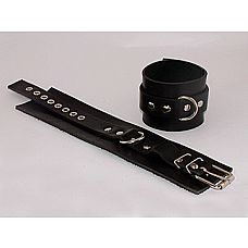 <strong>Красные не подшитые наножники со сварным D-кольцом и чёрной полосой</strong> <br />
Наножники не подшитые красные.<div class="charTableblock"><div><span>Материал</span>: кожа</div><div><span>Цвет</span>: красный, розовый</div><div><span>Производитель</span>: Beastly, Россия</div></div> Красные не подшитые наножники со сварным D-кольцом и чёрной полосой 
Наножники не подшитые красные.