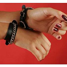 <strong>Декорированные цепочками узкие наручники</strong> <br />
Декоративные наручники на кожаной подкладке Узкие кожаные наручники, украшенные цепями.<div class="charTableblock"><div><span>Материал</span>: кожа</div><div><span>Цвет</span>: черный</div><div><span>Производитель</span>: Подиум, Россия</div></div> Декорированные цепочками узкие наручники 
Декоративные наручники на кожаной подкладке Узкие кожаные наручники, украшенные цепями.