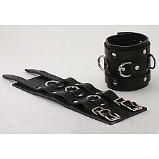 <strong>Чёрные не подшитые широкие наручник с 3 D-кольцами</strong> <br />
Наручники имеют застежку - 2 ремешка с металлическими пряжками, 3 сварных D - кольца.<div class="charTableblock"><div><span>Материал</span>: кожа</div><div><span>Цвет</span>: черный</div><div><span>Производитель</span>: Beastly, Россия</div></div> Чёрные не подшитые широкие наручник с 3 D-кольцами 
Наручники имеют застежку - 2 ремешка с металлическими пряжками, 3 сварных D - кольца.