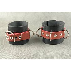 <strong>Чёрные не подшитые наручники с 3 сварными D-кольцами</strong> <br />
Наручники не подшитые.<div class="charTableblock"><div><span>Материал</span>: кожа</div><div><span>Производитель</span>: Beastly, Россия</div></div> Чёрные не подшитые наручники с 3 сварными D-кольцами 
Наручники не подшитые.