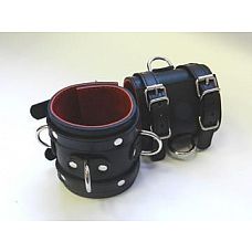 <strong>Широкие подшитые наручники с 2 ремешками, 3 D-кольцами и красной изнанкой</strong> <br />
Застежка - 2 ремешка с пряжками  с 3 сварными D-кольцами, без соединительной фиксации  подшитые № красный велюр  цвет черный сверху и красный снизу.<div class="charTableblock"><div><span>Материал</span>: кожа</div><div><span>Цвет</span>: черный</div><div><span>Производитель</span>: Beastly, Россия</div></div> Широкие подшитые наручники с 2 ремешками, 3 D-кольцами и красной изнанкой 
Застежка - 2 ремешка с пряжками  с 3 сварными D-кольцами, без соединительной фиксации  подшитые № красный велюр  цвет черный сверху и красный снизу.