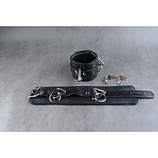 <strong>Чёрные подвёрнутые наножники из кожи</strong> <br />
Наножники подвернутые  застежка - ремешок с эллипсными отверстиями и запирающейся пряжкой «бабочкой», с замочком для фиксации.<div class="charTableblock"><div><span>Материал</span>: кожа</div><div><span>Производитель</span>: Beastly, Россия</div></div> Чёрные подвёрнутые наножники из кожи 
Наножники подвернутые  застежка - ремешок с эллипсными отверстиями и запирающейся пряжкой «бабочкой», с замочком для фиксации.