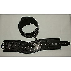 <strong>Поножи фигурные (черные)</strong> <br />
Поножи фигурные (черные). Материал — натуральная кожа.<div class="charTableblock"><div><span>Материал</span>: кожа</div><div><span>Производитель</span>: Подиум, Россия</div></div> Поножи фигурные (черные) 
Поножи фигурные (черные). Материал — натуральная кожа.