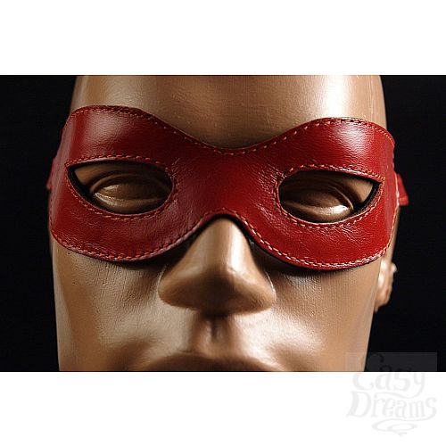 Фотография 2:  Красная лаковая маска на глаза  Хищница  Фотография 2  Красная лаковая маска на глаза  Хищница