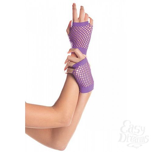  6    Fishnet Gloves