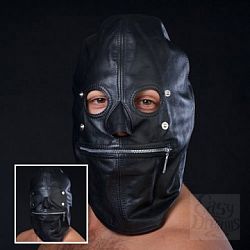 Закрытый шлем с отверстиями для глаз  Закрытый шлем с отверстиями для глаз