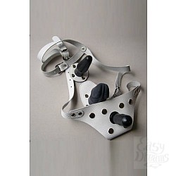 Страпон THREE белые  Страпон THREE белые